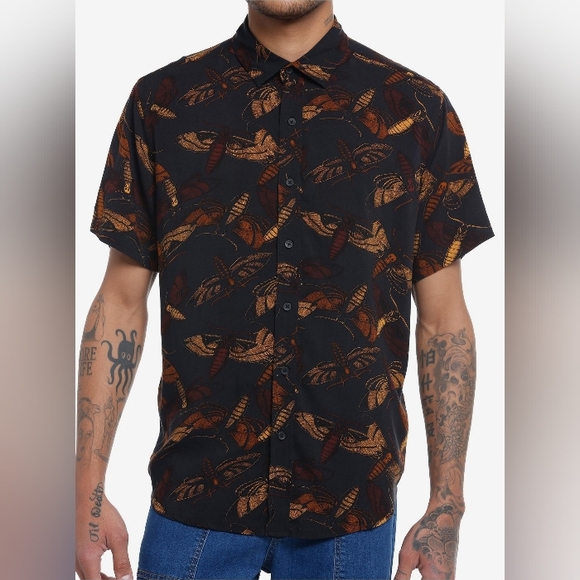 Hot Topic Grunge Moth Short Sleeve Button Down Shirt Men's Size M - Picture 2 of 13